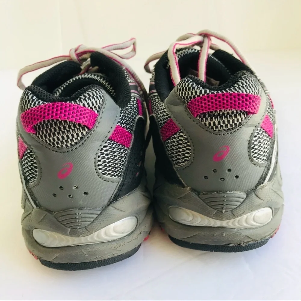 ASICS Gel Ventura 4 Sneakers Sz 9.5 silver & pink